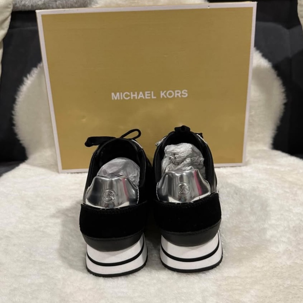 Michael Kors Maddy Trainer W6 - Picture 3 of 5